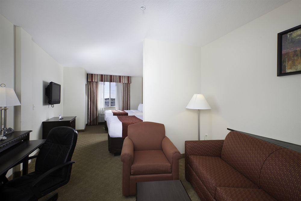 คอมฟอร์ต สวีท แทมป้า แอร์พอร์ต นอร์ท Hotel แทมปา ภายนอก รูปภาพ