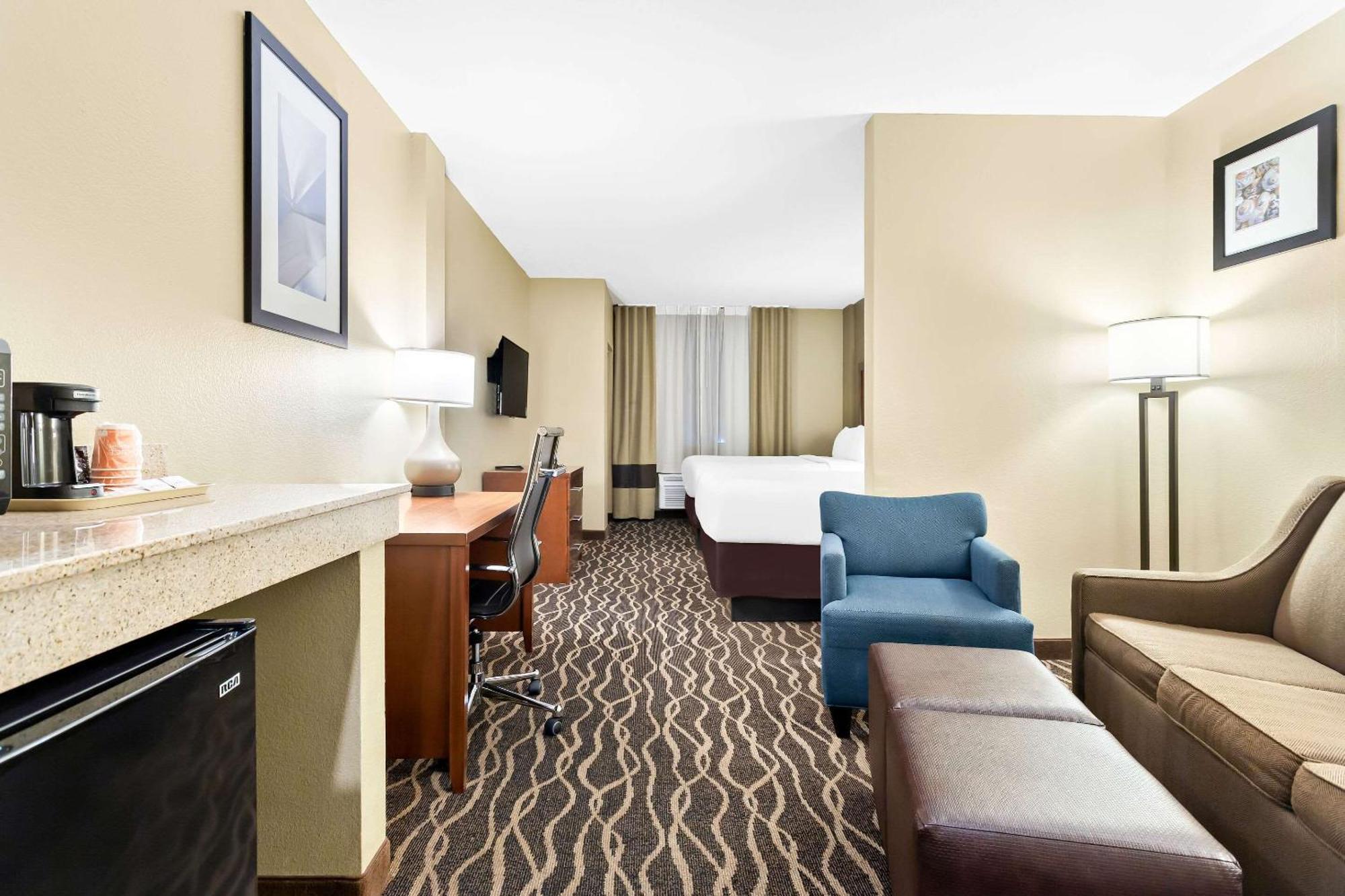 คอมฟอร์ต สวีท แทมป้า แอร์พอร์ต นอร์ท Hotel แทมปา ภายนอก รูปภาพ