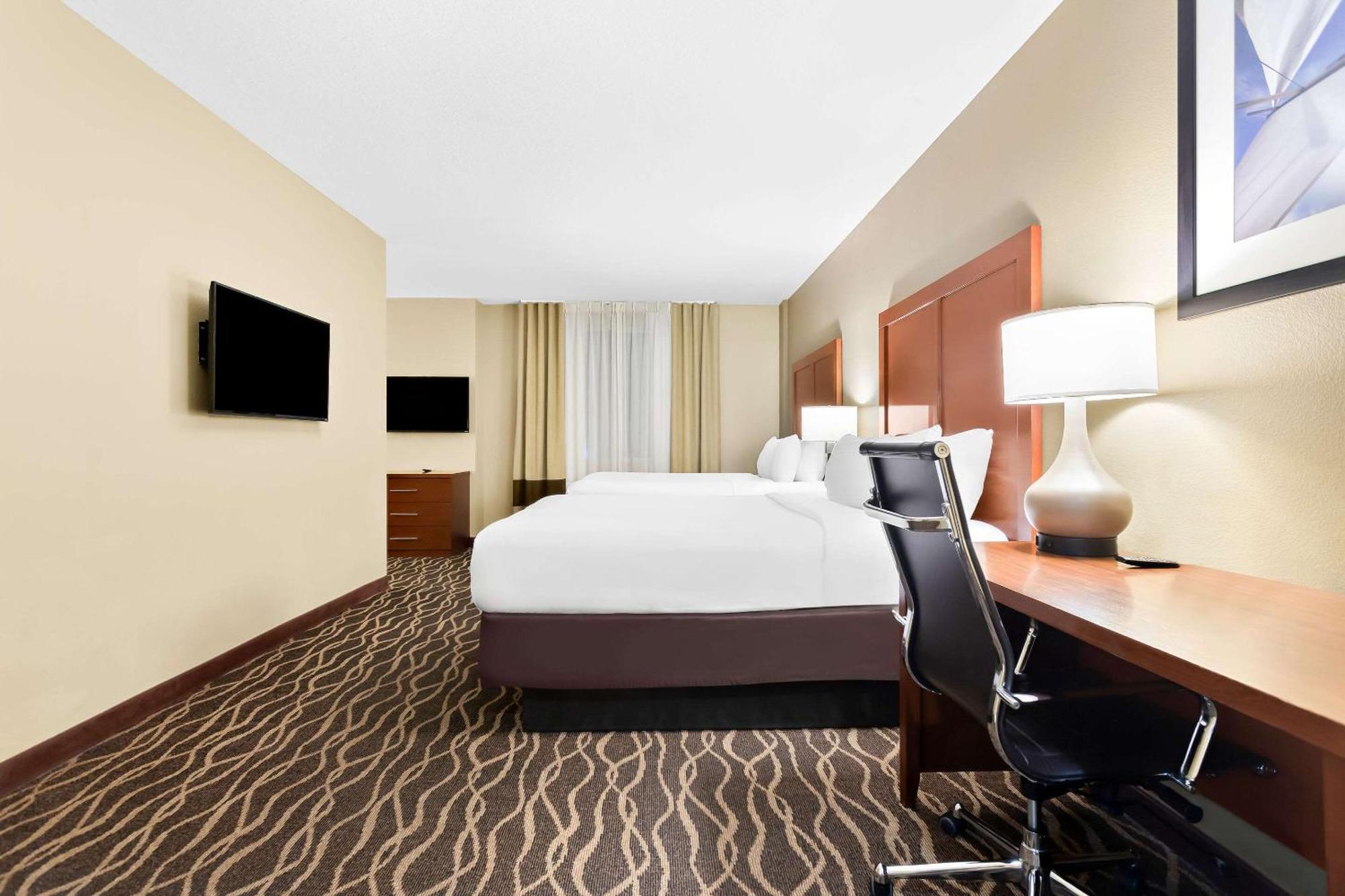 คอมฟอร์ต สวีท แทมป้า แอร์พอร์ต นอร์ท Hotel แทมปา ภายนอก รูปภาพ