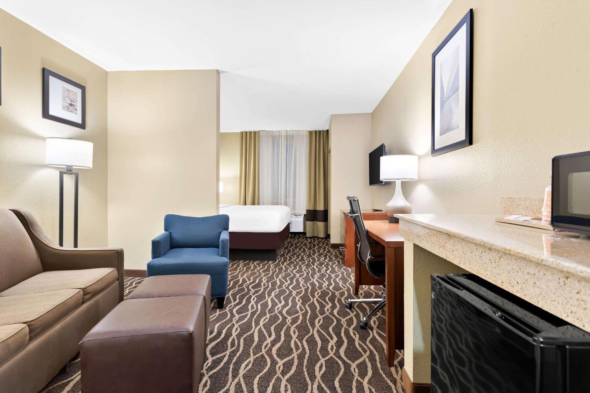 คอมฟอร์ต สวีท แทมป้า แอร์พอร์ต นอร์ท Hotel แทมปา ภายนอก รูปภาพ
