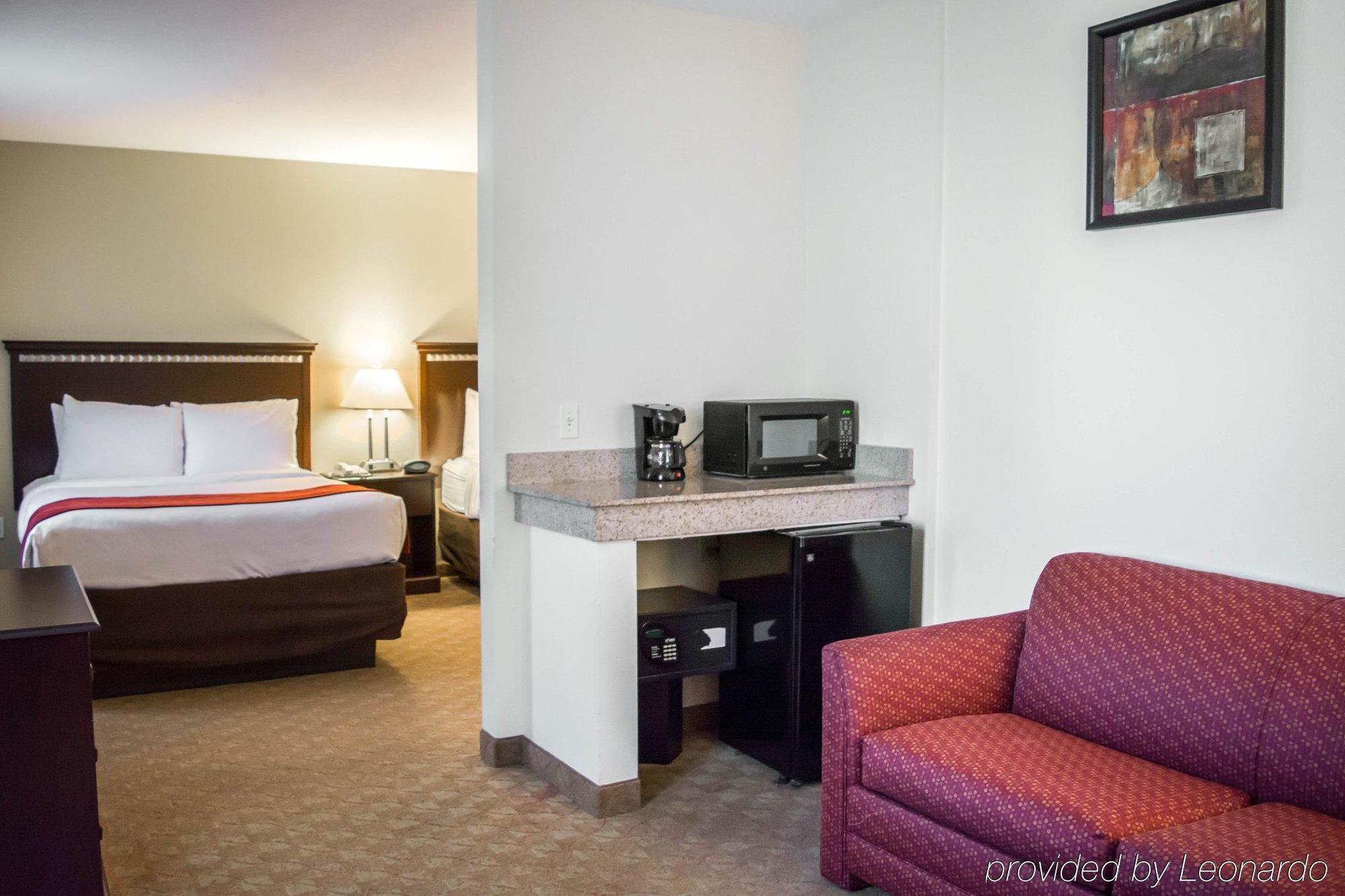คอมฟอร์ต สวีท แทมป้า แอร์พอร์ต นอร์ท Hotel แทมปา ภายนอก รูปภาพ